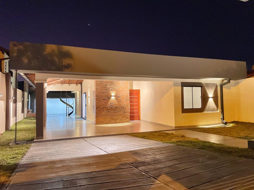 Imagen 3 de 18 de En Venta Residencia Refaccionado, Con Finas Terminaciones