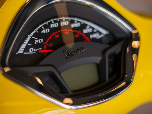 Imagen 6 de 25 de Vespa Gts Super 300 Amarilla Reserva Ya