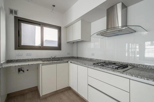 Departamento En Villa Urquiza, Ubicado En Una Amplia Zona Comercial Y Gastronómica.