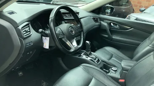 Nissan X-Trail T32 Exclusive Sec 2,5 4x4 7P