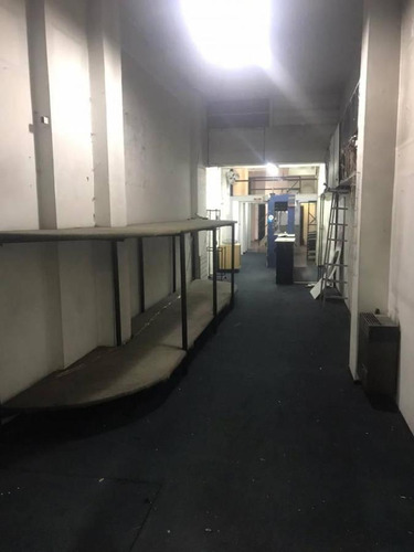 Excelente Local 205m2, Con Sótano Con Montecarga. Oficinas.- Microcentro