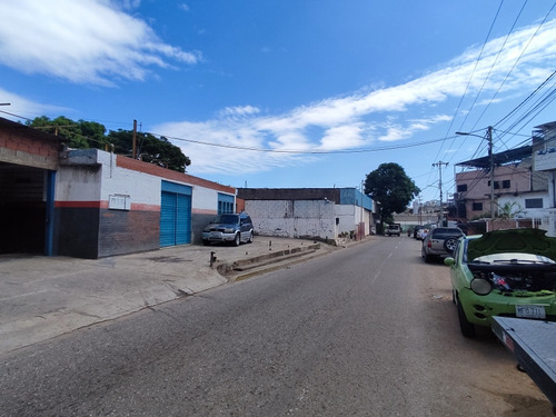 Local De 410mts. Con Fundaciones Para Construir Varios Pisos