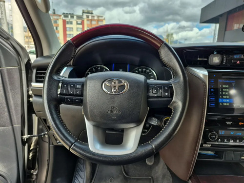 Toyota Fortuner 2.7L 4X2 At