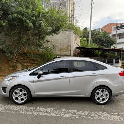 Ford Fiesta 1.6 Hatchback Mecánica