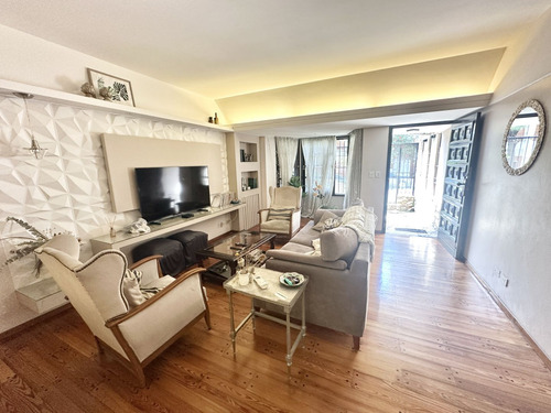 Venta De Hermosa Casa En Parque Chacabuco