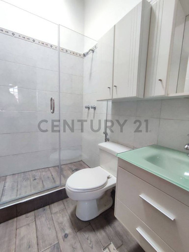 Amplio Townhouse Ubicado En C.r Villas De Oriente