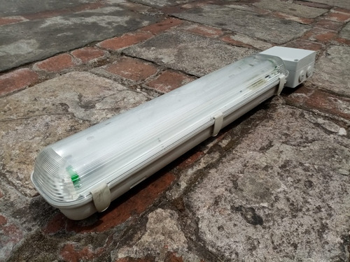 Artefacto Tubo De Luz Protc. Ip Luz De Emergencia Inc.