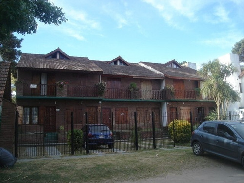 Imagen 1 de 10 de Triplex De 4 Ambientes En Venta - Villa Gesell