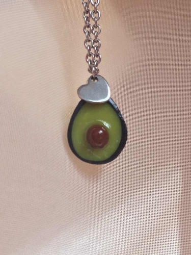 Collar De Mitad Con Corazón De Aguacate