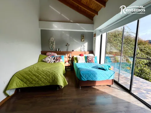 Casa En Venta En Alto Del Escobero. Cod V775211