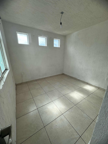 Casa De Una Planta Doble Altura Con Ubicación Privilegiada