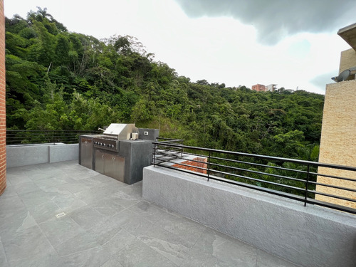 Se Vende Ph En La Urb. Lomas De La Alameda Con Vista Al Ávila Y 2 Terrazas.