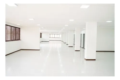 Edificio En Arriendo, Sector Modelia, Excelente Ubicacion