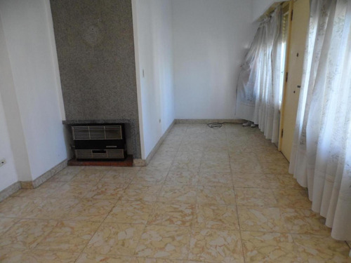 Imagen 2 de 19 de Chalet - 3 Ambientes - Garaje - Fondo - Servicios - Castelar