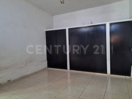 Se Vende Casa En Col. Juan Jose Rios Ii En Villa De Alvarez, Colima
