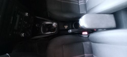 Volkswagen Jetta 2.0 L4 Mt