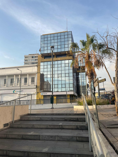 Arriendo Oficina Pleno Centro De Iquique, 140 Mts2