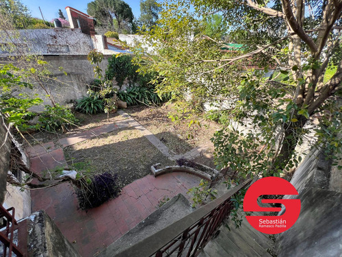 Casa A Reciclar En Zona Comercial De Fisherton, Con Potencial Para Construir Pb 2 Pisos