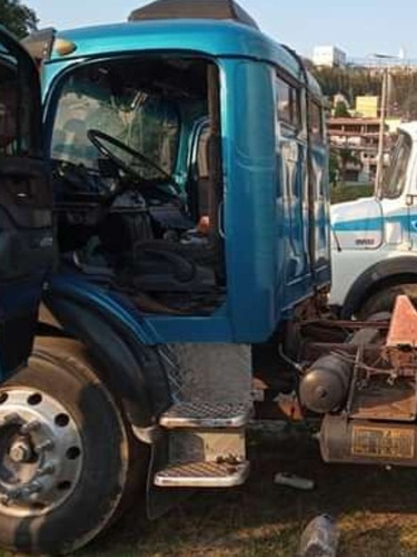 Moldura Estribo Mercedes Benz 1114 (×2)