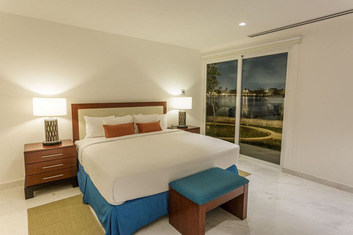 Casa Junto Al Lago En Residencial Lagos Del Sol De Cancún