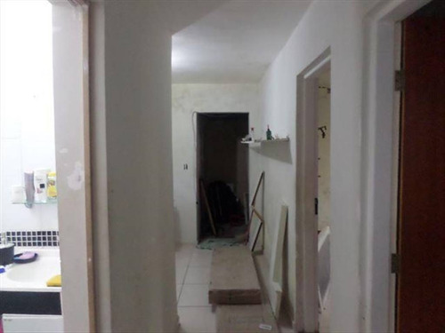 Imagem 3 de 8 de Casa De 2 Dormitórios Sala 2 Cozinhas 2 Banheiros E Garagem Para 2 Carros. Casa De Frente. - Hm2432