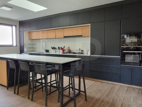Espectacular Casa En Excelente Ubicación Con Gran Terreno!