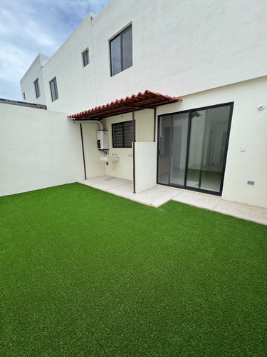 Renta Casa Nueva En Zakia
