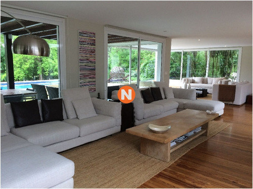 Casa En Venta Y Alquiler, Golf, Punta Del Este, 6 Dormitorios.- Ref: 206747