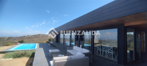 Casa Moderna. Rocas Del Mar Los Molles 3d 2b 5804 M2