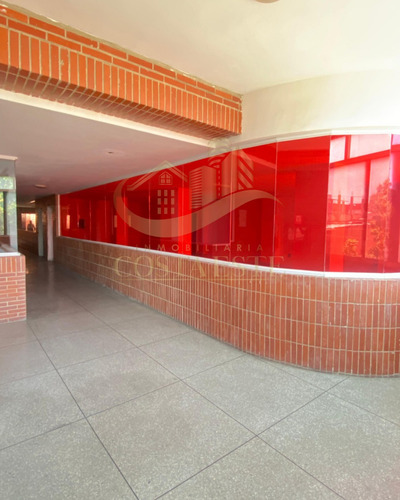 Venta Edificio Comercial De Cinco (5) Niveles Ubicado En Catia La Mar Ref 2356