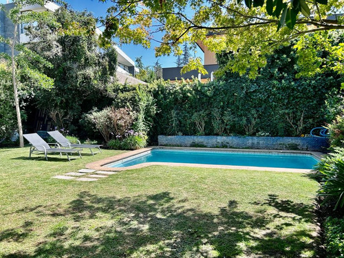 Casa En Jardín De La Dehesa A Pasos Del Colegio Newland