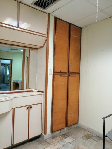 Imagen 12 de 13 de Oficina En Av. 181 Valencia (foof-031) Vende Abog. Del Carmen