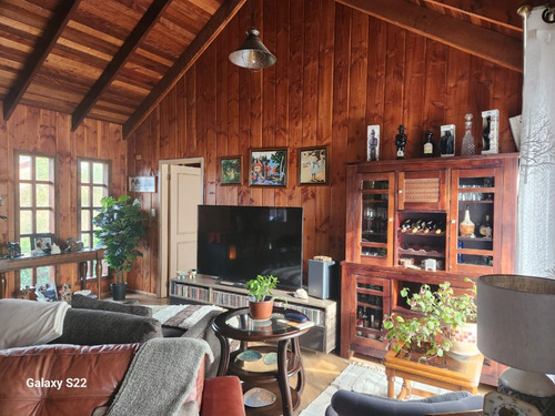 Vende Parcela Con 3 Casas. Sector Los Cisnes