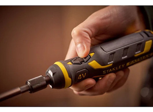 Chave de fenda ergonômica sem fio Stanley Fatmax 4v cor preto/amarelo Frequência 50 - 60 Hz