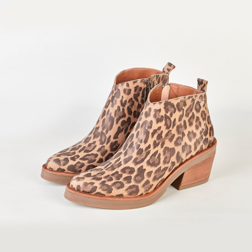 Bota De Cuero Mujer Reky Color Leopardo