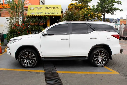 Toyota Fortuner 2.8 At