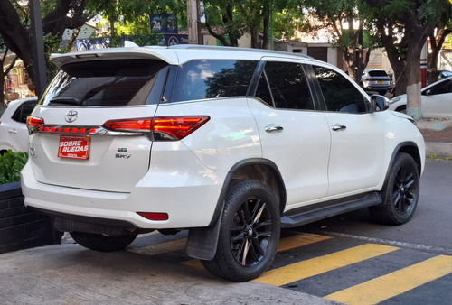 Toyota Fortuner 2.7L 4X2 At