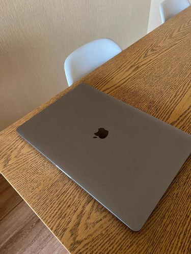 Apple Macbook Pro 16 Pulgadas 2020, Core I7, 16 Gb Ram A2141 (Usado)