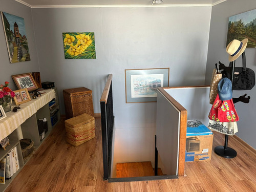 Preciosa Casa En Tranquilo Pasaje, Muy Conectada
