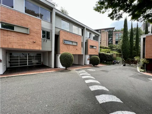 150m2 Casa En El Poblado