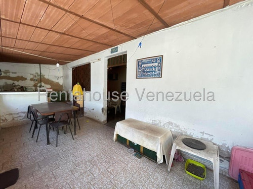 Casa Amplia Para Remodelar Potencial Para Negocio Ubicada Estrategicamente En Avenida Con Alto Tráfico Vehicular. Rah 25-16456