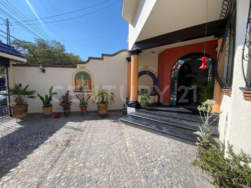 Casa En Venta  De 5 Medias Plantas En Tejeda.