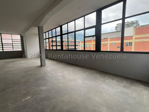 Edificio Industrial En Venta En La Urbina