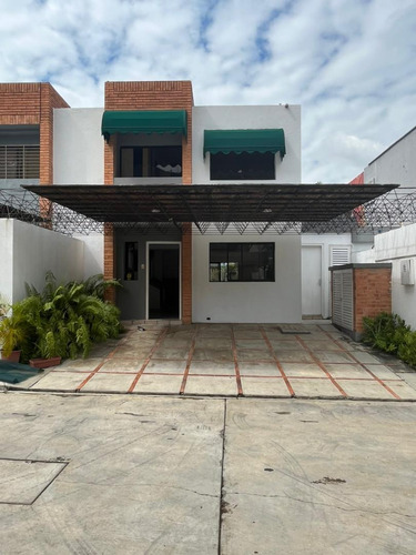 (nr27) En Venta Town House En Trigal Norte, Sector Piedras Pintadas