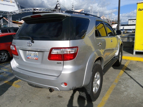 Imagen 6 de 14 de Toyota Fortuner