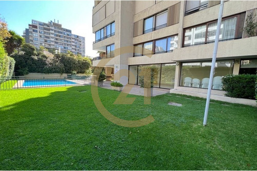 Departamento Cercano A La Rotonda Atenas