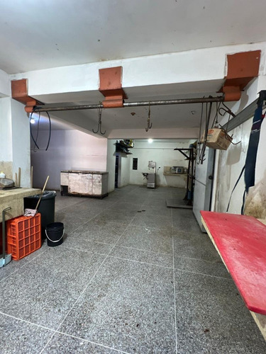 Local Comercial En Puerto Cabello, De 2 Niveles Con Fondo De Comercio Y Licencia De Licores. Zc.p
