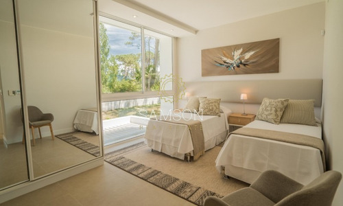Hermosa Casa En Venta, En La Ciudad De Punta Del Este- Ref: 63759