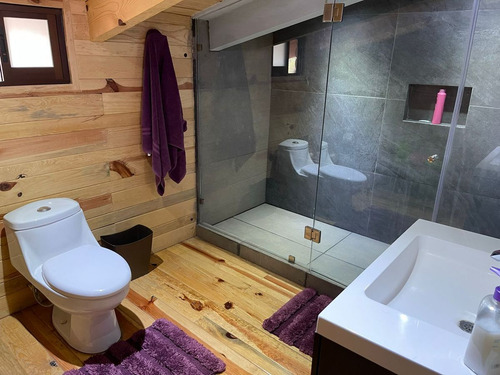 Se Vende Cabaña Estilo Californiana En Amealco, Terreno 4,400 M2, Super Lujo !