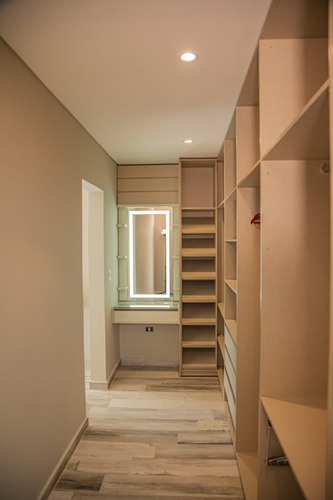 Vendo Casa Amoblada Con Piscina En El Barrio Cerrado Aguavista: 4 Habitaciones Y 5 Baños